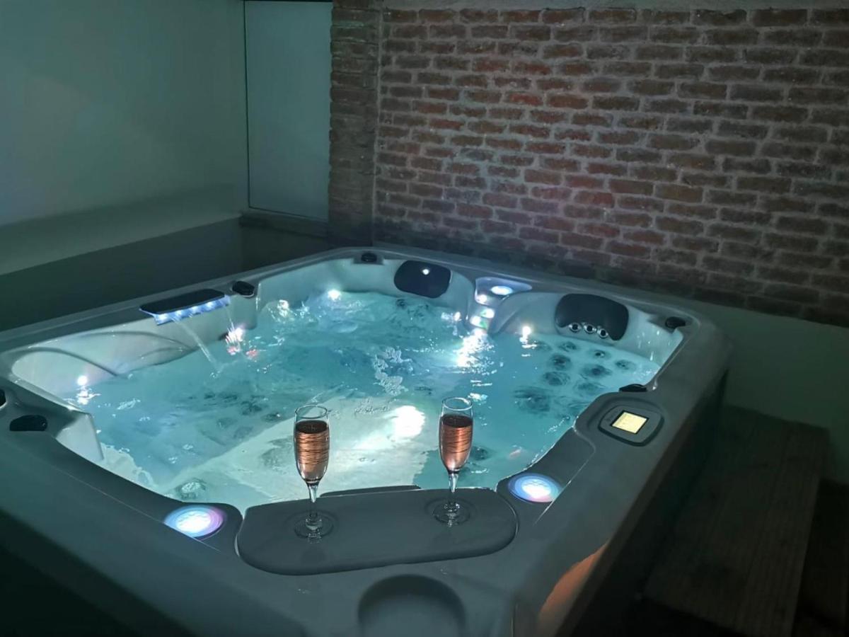 Gite Le Jardin Secret Et Gite Au Temps Suspendu Montpezat  Exteriör bild