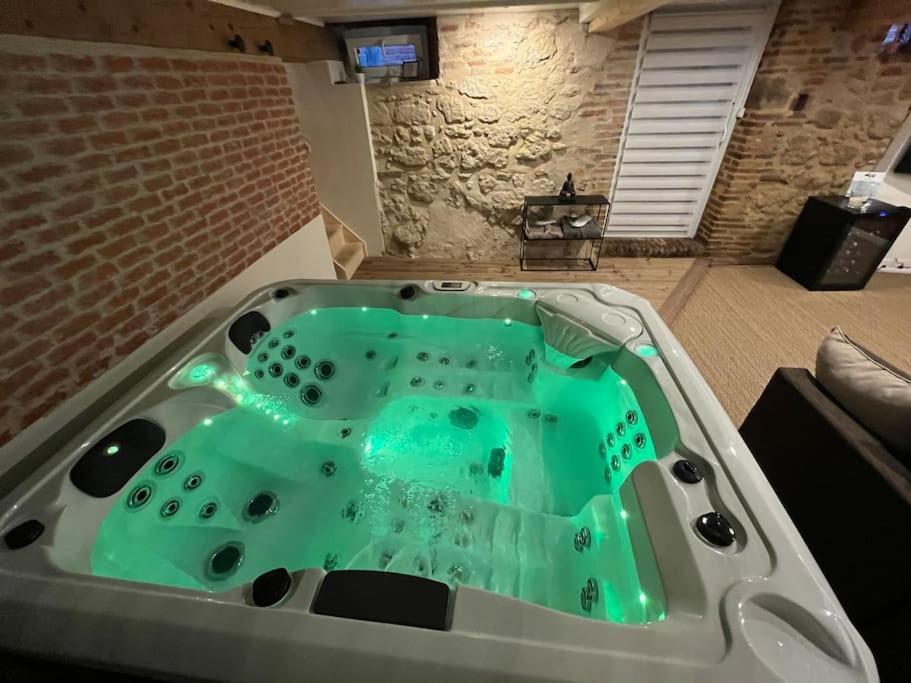 Gite Le Jardin Secret Et Gite Au Temps Suspendu Montpezat  Exteriör bild